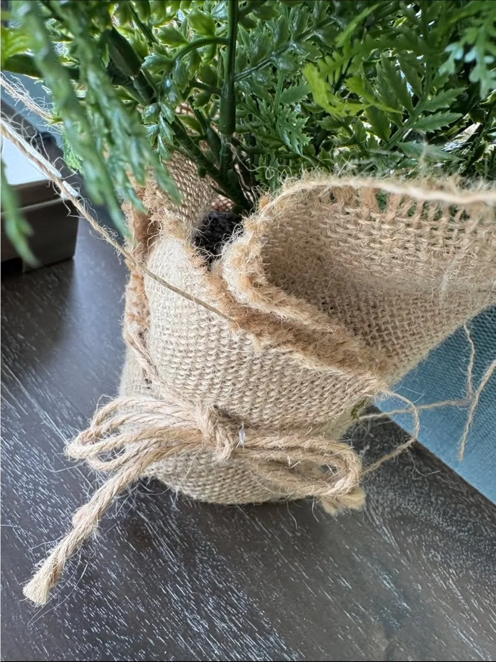 ARTIFICIAL POTTED PLANT FERN IN BURLAP POT